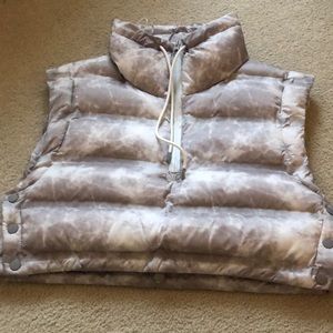 Zara Grey and white cropped puffer vest